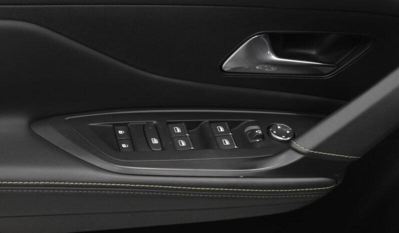 
								Peugeot 408 GT Plug-in Hybrid full									