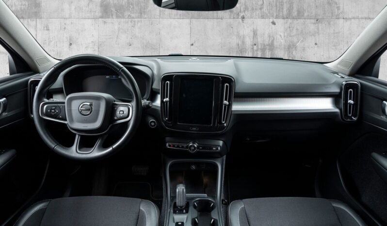 
								Volvo XC40 T5 Twin Engine Momentum full									