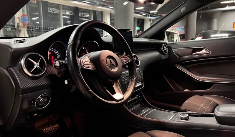 
								Mercedes-Benz A 180 full									
