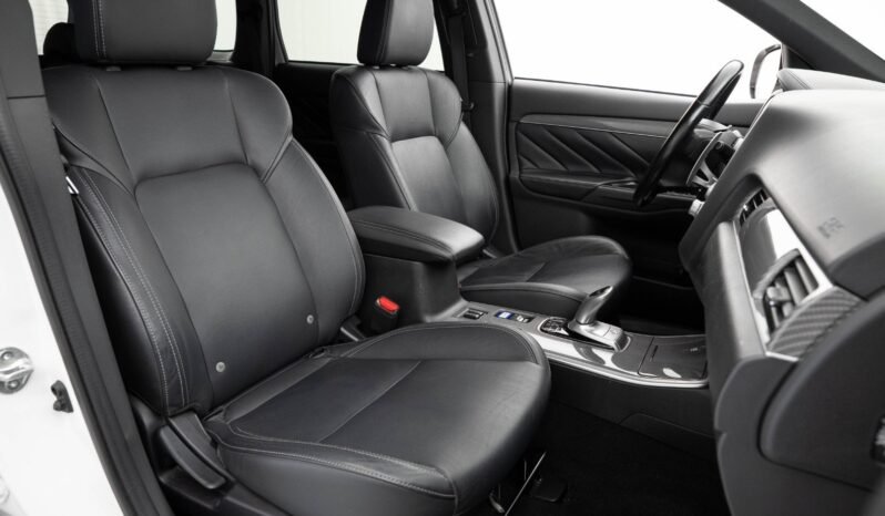 
								Mitsubishi Outlander PHEV 2.4 Instyle+ AWD full									