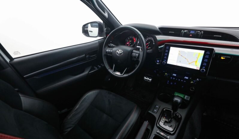 
								Toyota HiLux 2.8 D-4D 204 ch D-Cab 4WD GR Sport full									