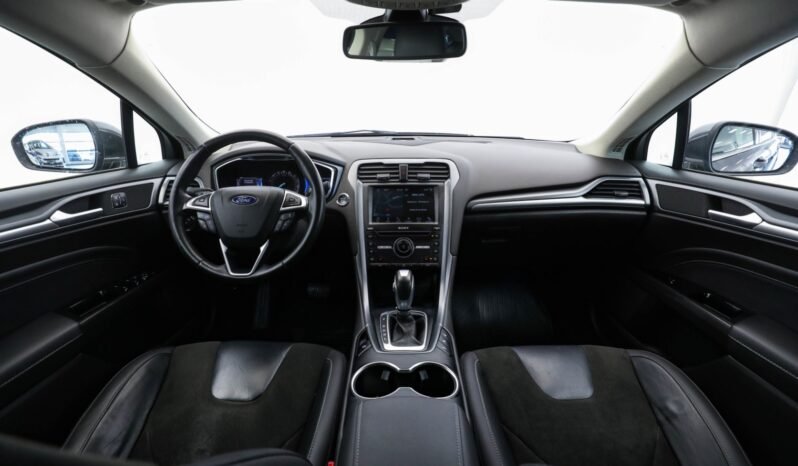 
								Ford Mondeo Hybrid full									