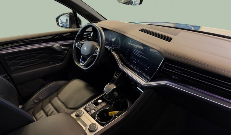 
								Volkswagen Touareg R eHYBRID V6 4MOTION full									