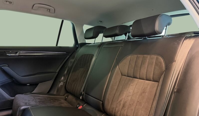 
								Škoda Superb iV Plug-in Hybrid Style full									