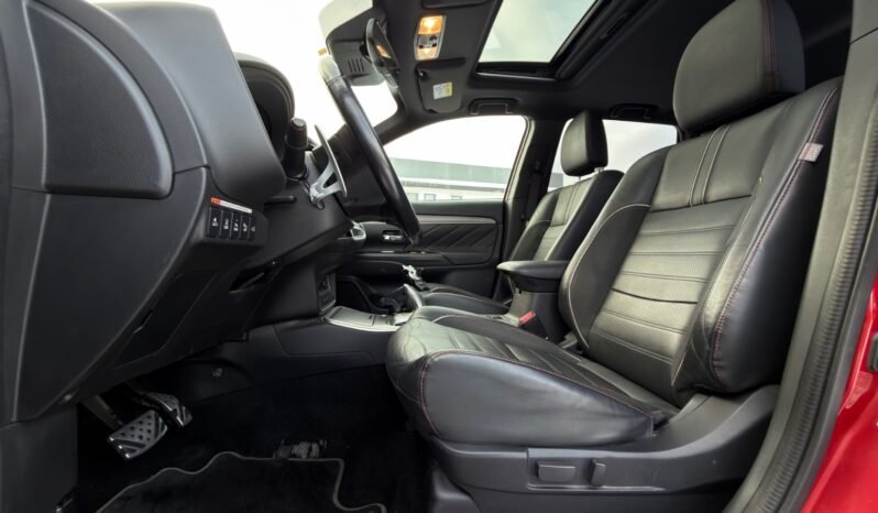 
								Mitsubishi Outlander PHEV S-Edition full									