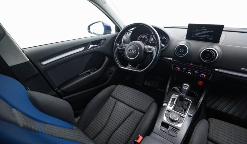 
								Audi A3 Sportback e-tron full									