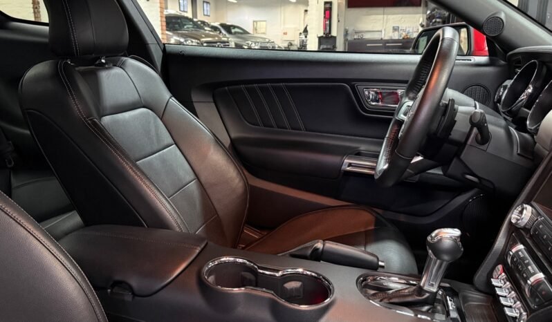 
								Ford Mustang GT Coupé 5.0 V8 full									