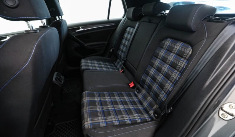 
								Volkswagen Golf VII GTE Facelift full									