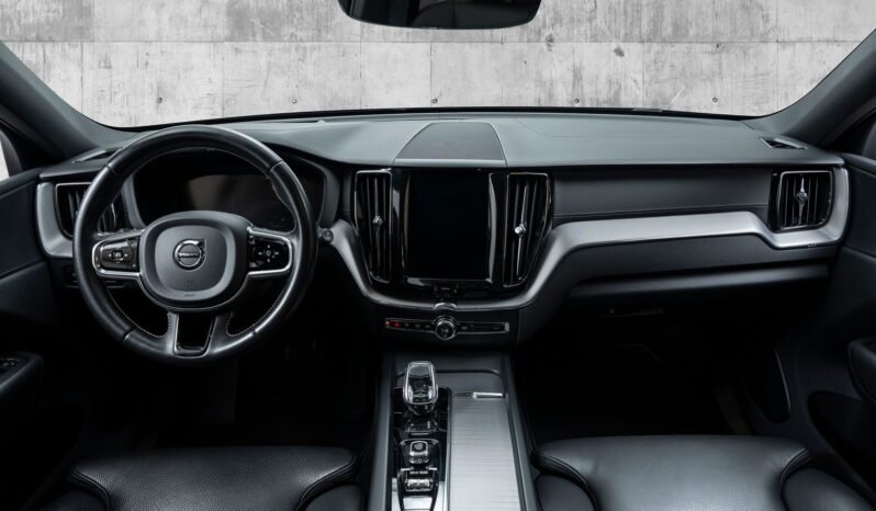 
								Volvo XC60 T8 Twin Engine AWD full									