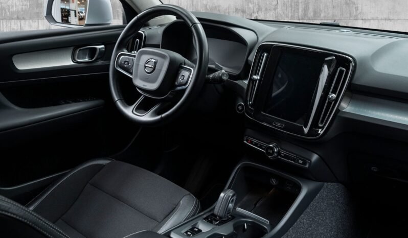 
								Volvo XC40 T5 Twin Engine Momentum full									