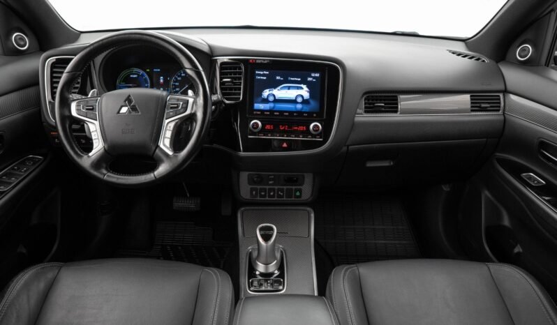 
								Mitsubishi Outlander PHEV 2.4 Instyle+ AWD full									