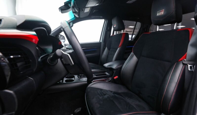 
								Toyota HiLux 2.8 D-4D 204 ch D-Cab 4WD GR Sport full									