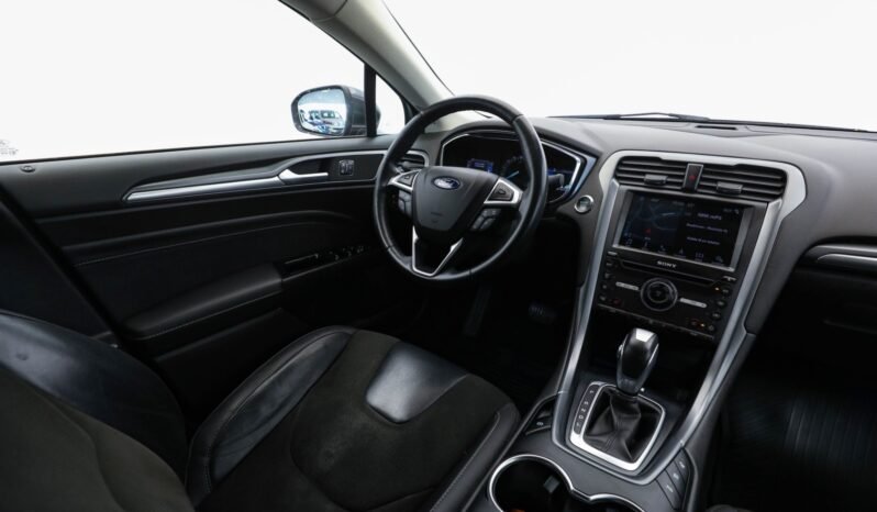 
								Ford Mondeo Hybrid full									