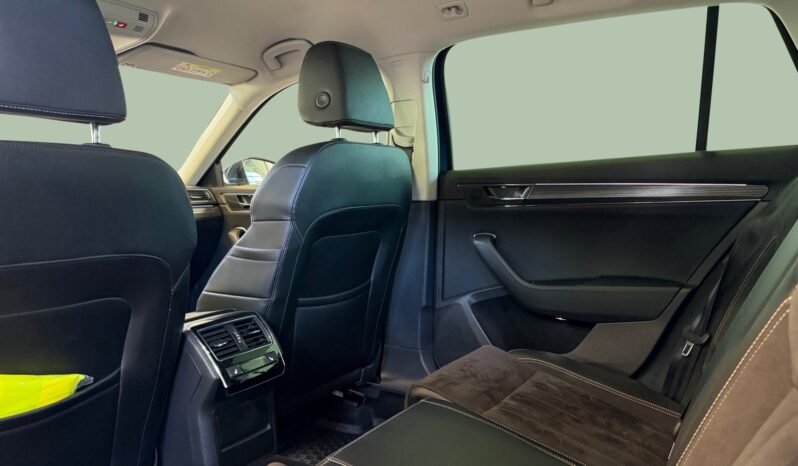 
								Škoda Superb iV Plug-in Hybrid Style full									
