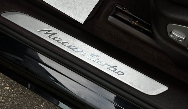 
								Porsche Macan Turbo full									