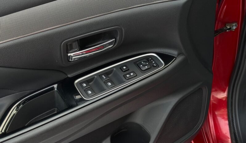 
								Mitsubishi Outlander PHEV S-Edition full									