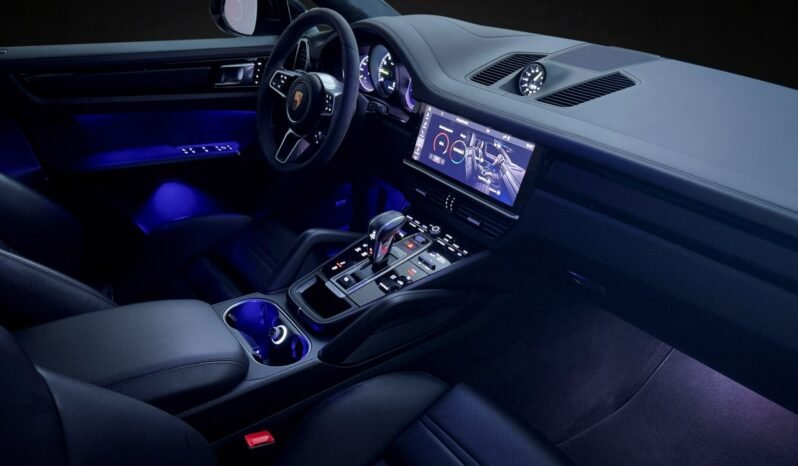 
								Porsche Cayenne Coupé E-Hybrid SportDesign full									