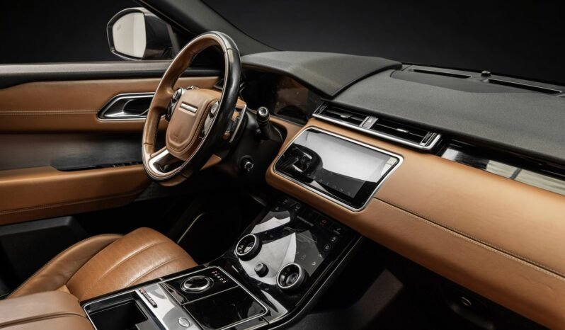 
								Land Rover Range Rover Velar 3.0D 300 ch R-Dynamic HSE full									