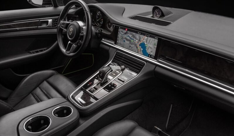 
								Porsche Panamera E-Hybrid SportDesign full									