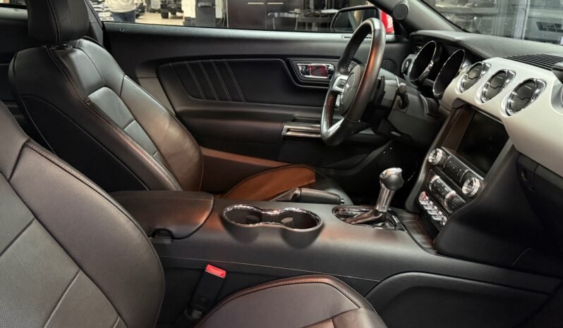 
								Ford Mustang GT Coupé 5.0 V8 full									