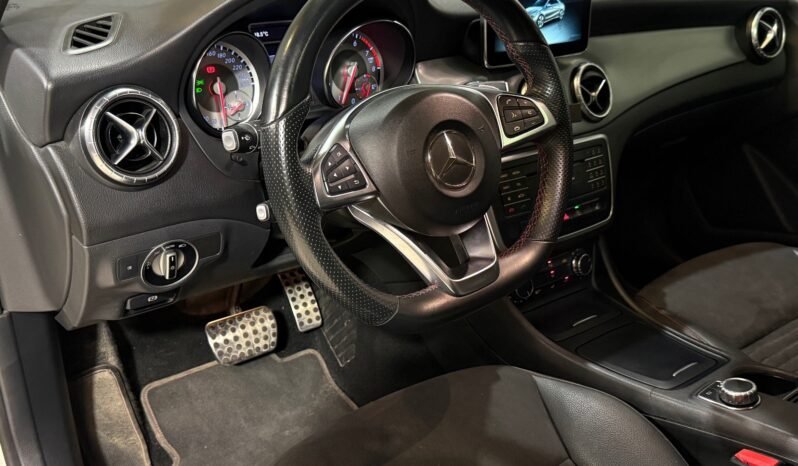 
								Mercedes-Benz CLA 180 AMG full									