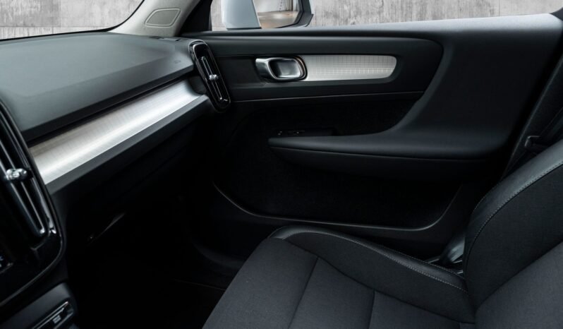 
								Volvo XC40 T5 Twin Engine Momentum full									