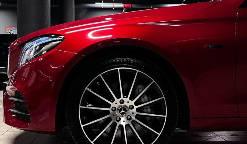 
								Mercedes-Benz E 300 de 4MATIC 2x AMG full									