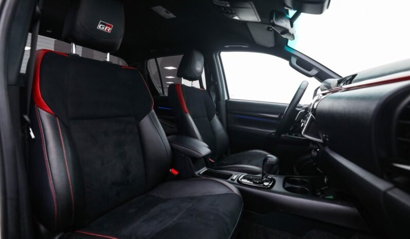 
								Toyota HiLux 2.8 D-4D 204 ch D-Cab 4WD GR Sport full									