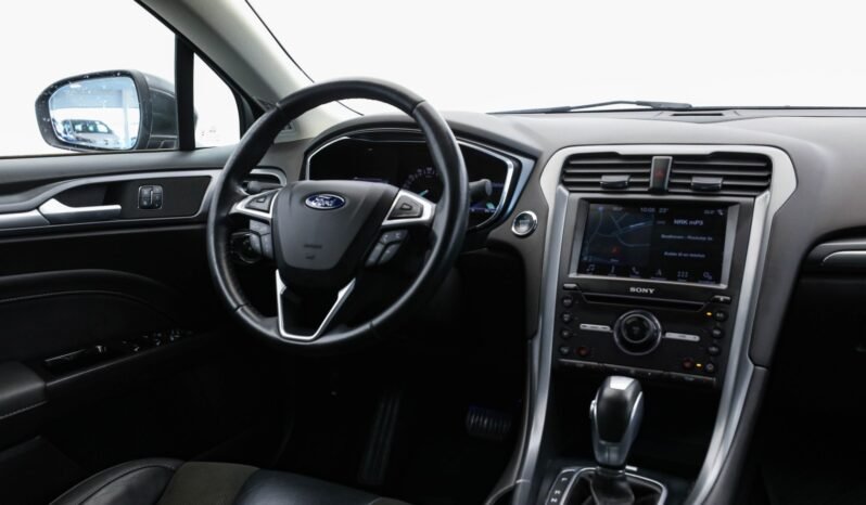 
								Ford Mondeo Hybrid full									