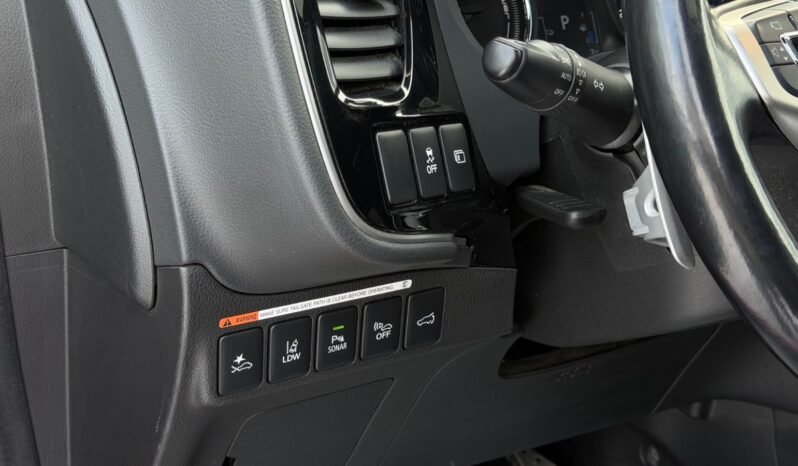 
								Mitsubishi Outlander PHEV S-Edition full									