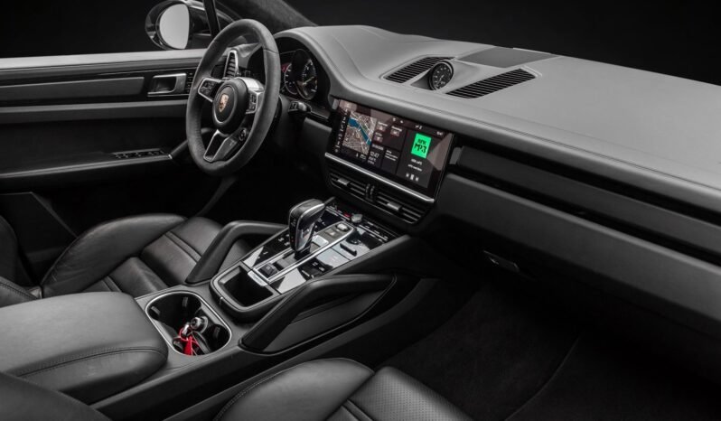 
								Porsche Cayenne Coupé E-Hybrid SportDesign full									