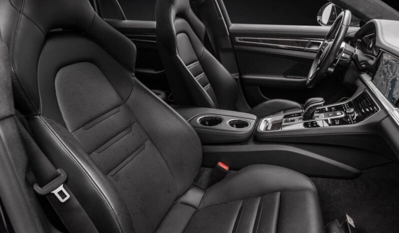 
								Porsche Panamera E-Hybrid SportDesign full									