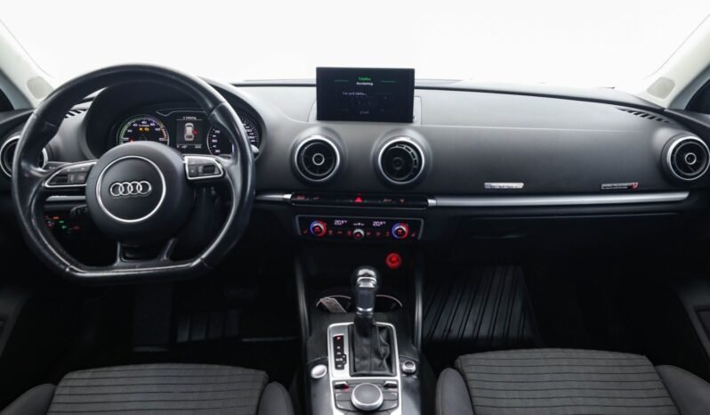 
								Audi A3 Sportback e-tron full									