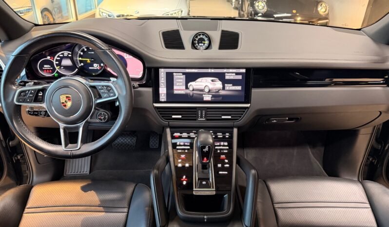 
								Porsche Cayenne E-Hybrid Sport Design full									