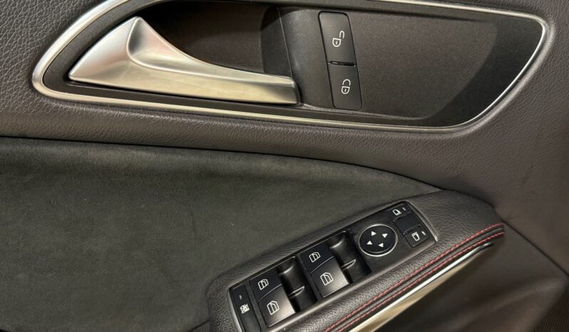 
								Mercedes-Benz CLA 180 AMG full									