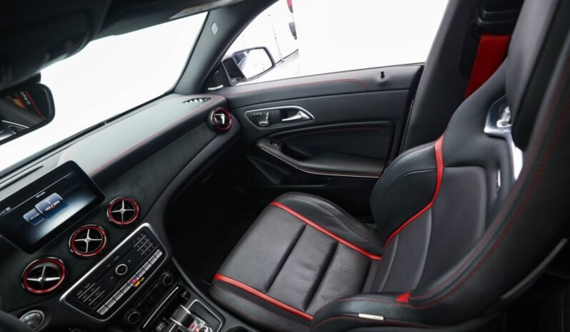
								Mercedes-Benz CLA 45 AMG Shooting Brake full									