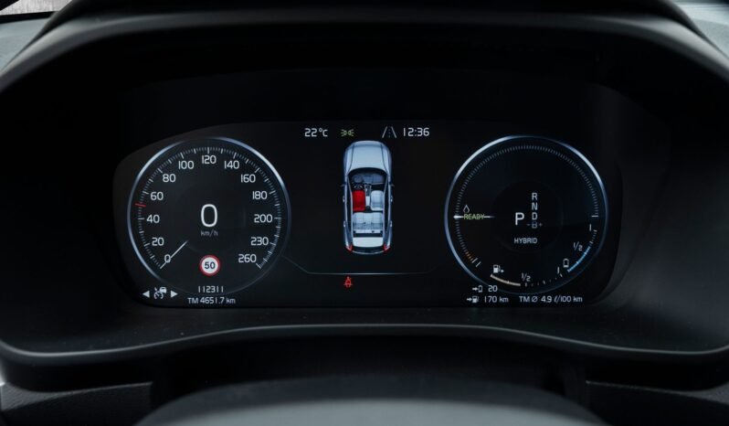 
								Volvo XC40 T5 Twin Engine Momentum full									