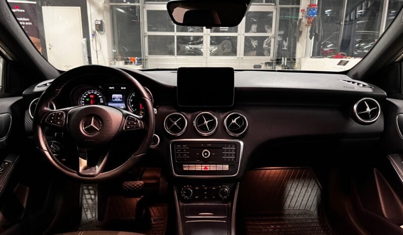 
								Mercedes-Benz A 180 full									