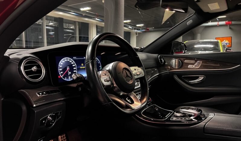 
								Mercedes-Benz E 300 de 4MATIC 2x AMG full									