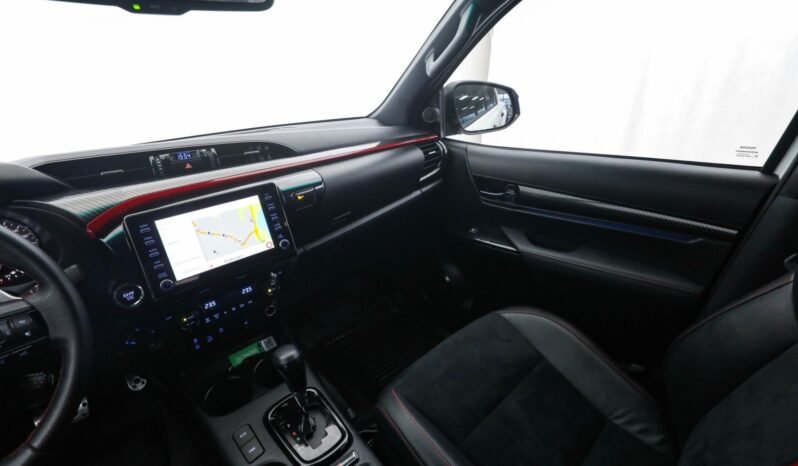 
								Toyota HiLux 2.8 D-4D 204 ch D-Cab 4WD GR Sport full									
