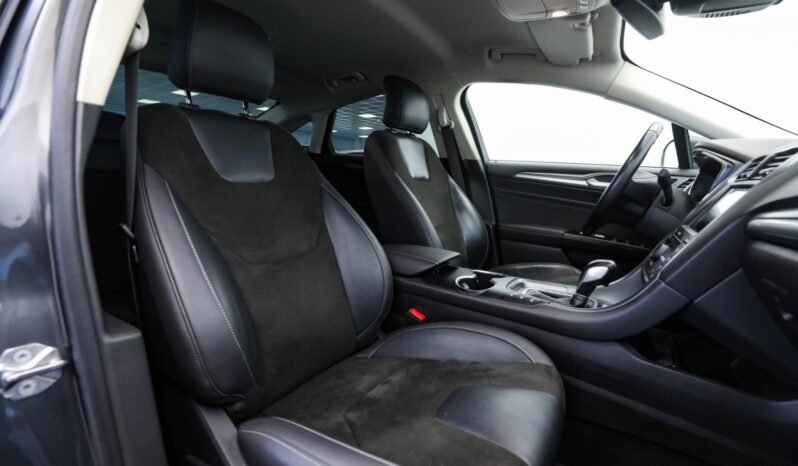 
								Ford Mondeo Hybrid full									