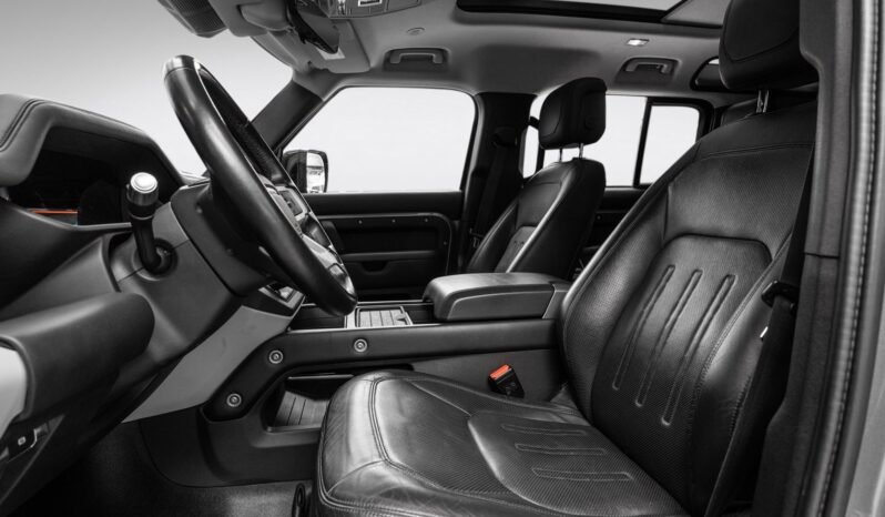 
								Land Rover Defender 110 D240 – Première Édition full									