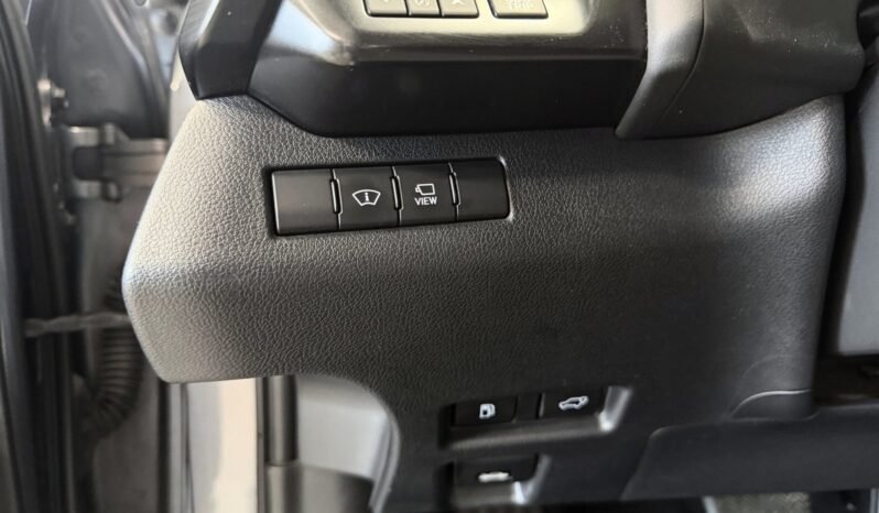 
								Lexus UX 250h AWD Luxury full									
