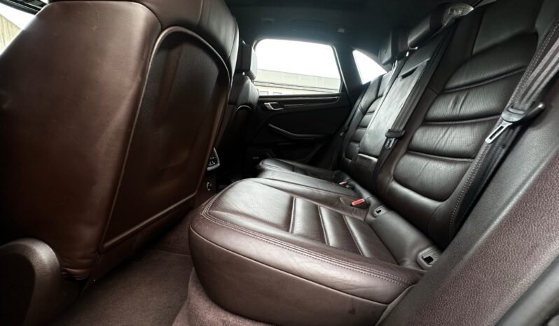 
								Porsche Macan Turbo full									