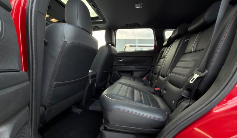
								Mitsubishi Outlander PHEV S-Edition full									