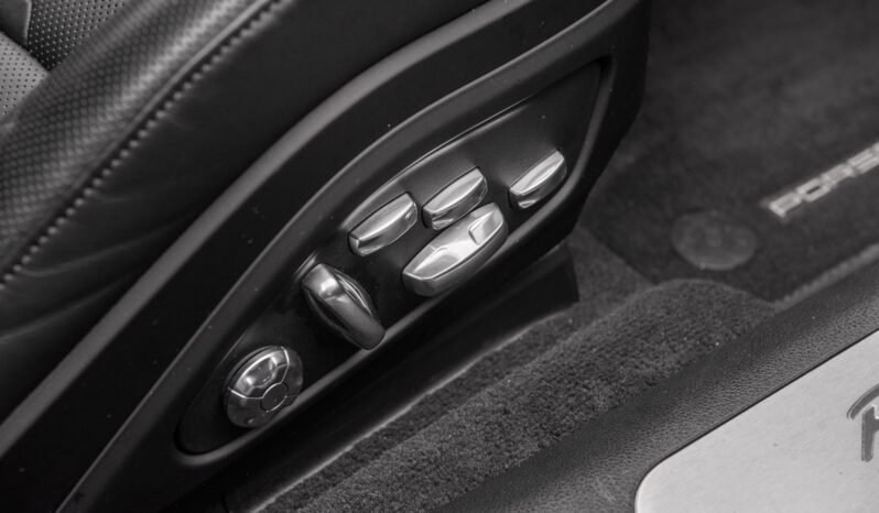 
								Porsche Panamera E-Hybrid SportDesign full									