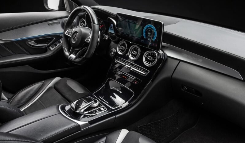 
								Mercedes-Benz C 63 S AMG 510 ch full									