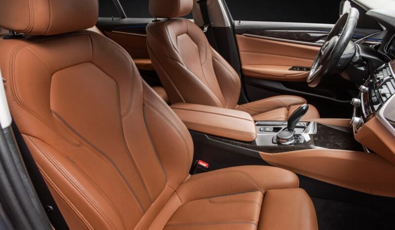 
								BMW 530d xDrive Luxury Line full									