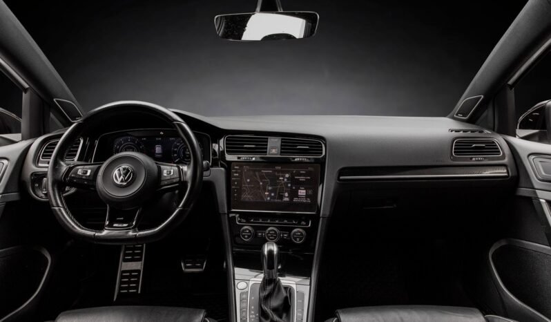 
								Volkswagen Golf VII Facelift R full									