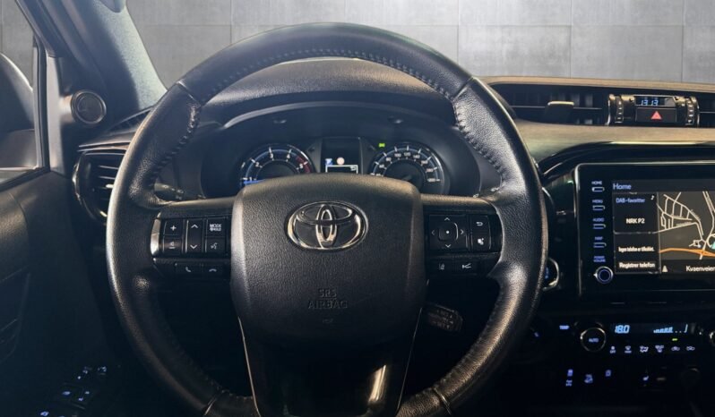 
								Toyota HiLux 2.8 D-4D 204 ch D-Cab 4WD SR+ Invincible X Automatique full									